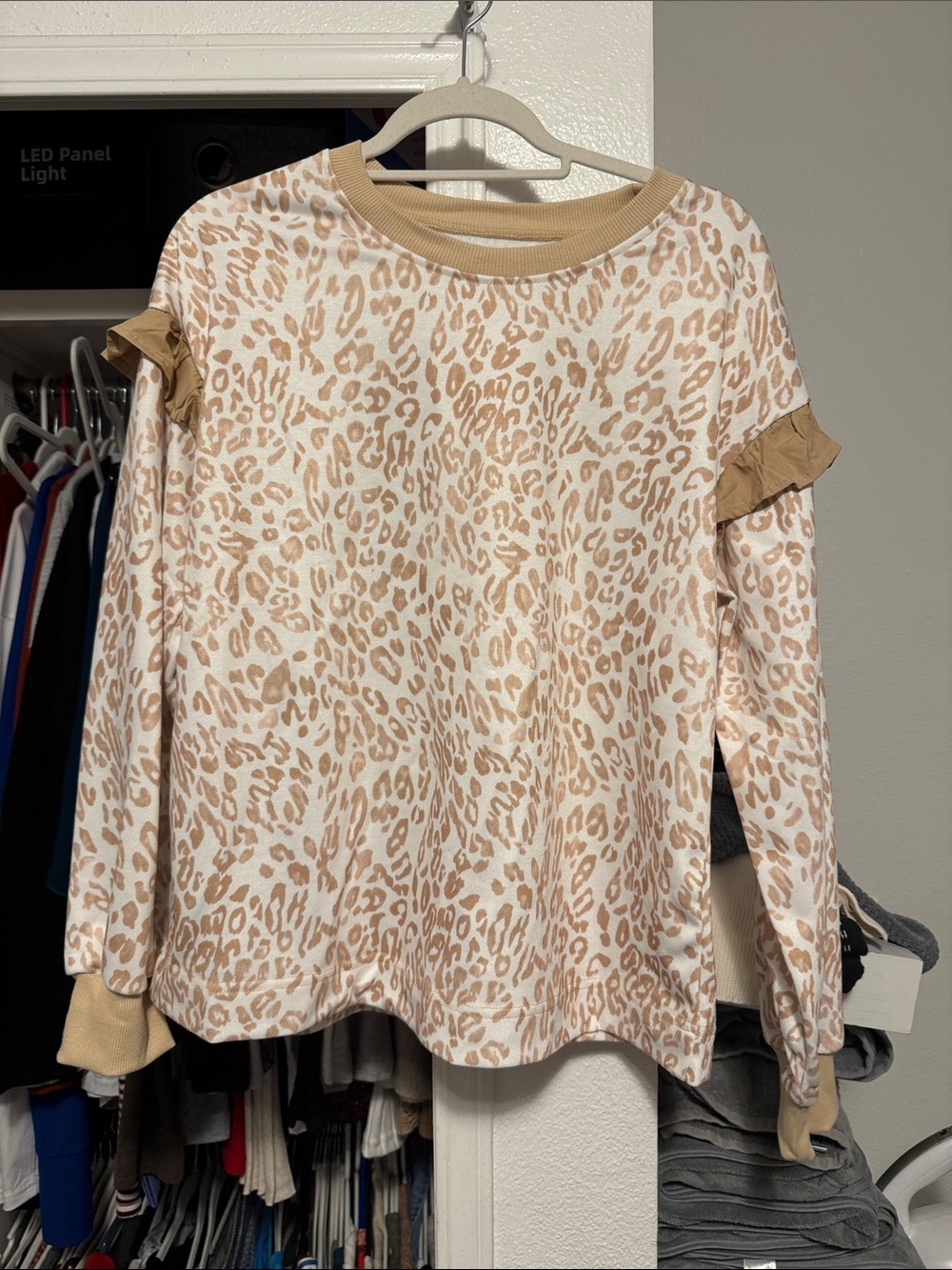 Leopard Print Ruffle Sleeve Sweatshirt - Beige & Cream